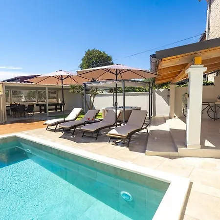 House Dominik-with Pool And Jacuzzi Near Rovinj Villa Kanfanar