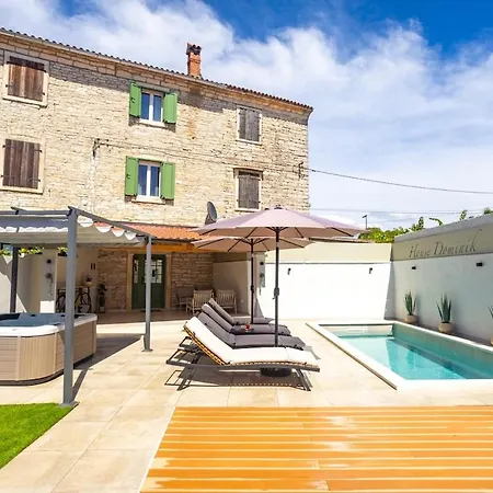 House Dominik-with Pool And Jacuzzi Near Rovinj Villa *