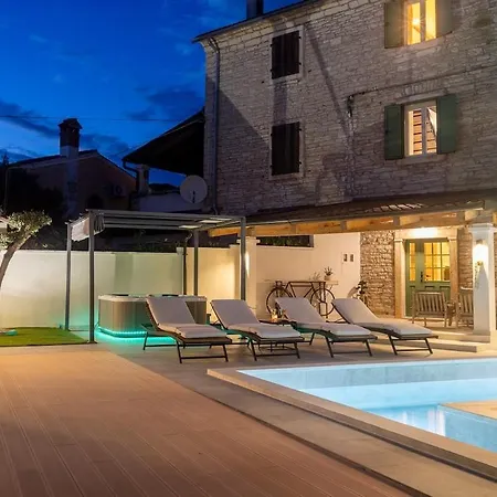 House Dominik-with Pool And Jacuzzi Near Rovinj Villa