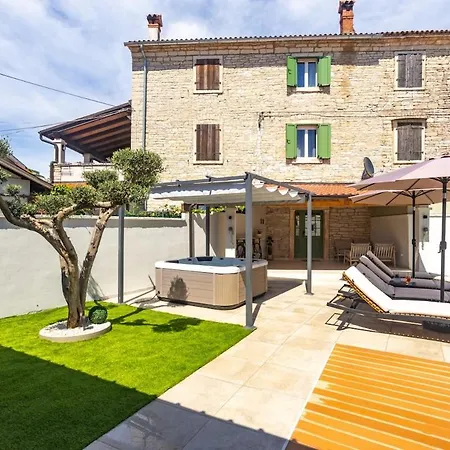 Villa House Dominik-with Pool And Jacuzzi Near Rovinj *