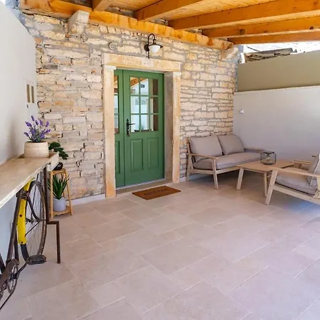 House Dominik-with Pool And Jacuzzi Near Rovinj Villa