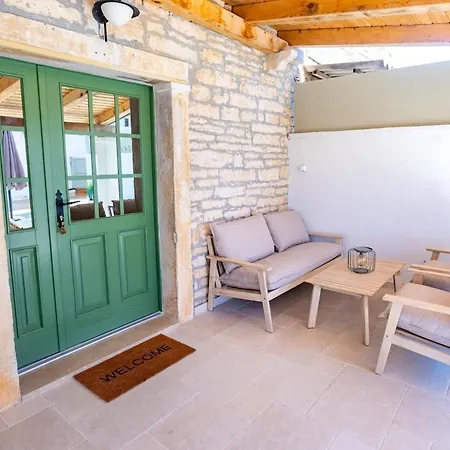 Villa House Dominik-with Pool And Jacuzzi Near Rovinj