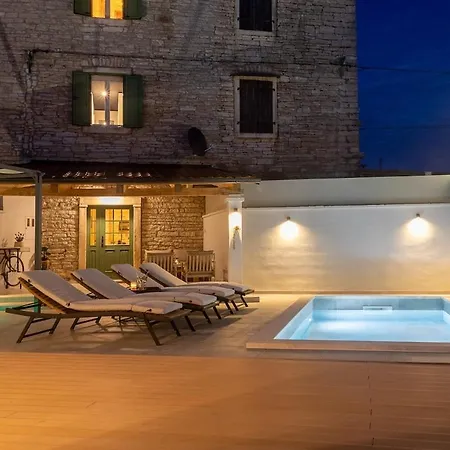 House Dominik-with Pool And Jacuzzi Near Rovinj Villa *